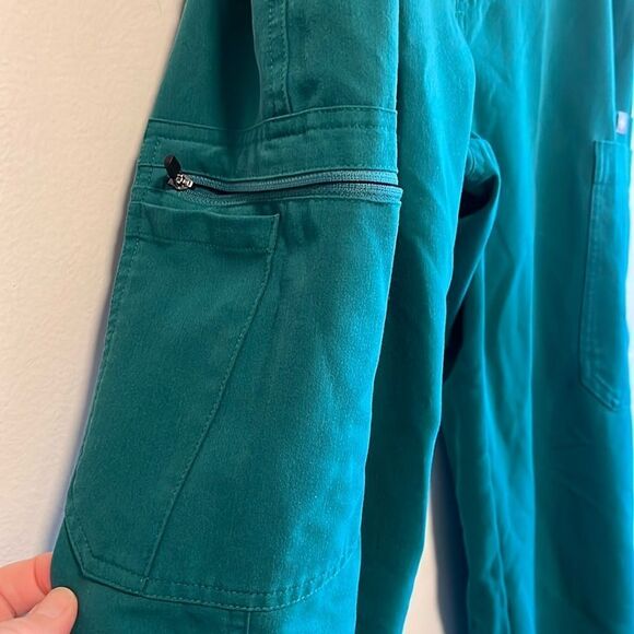 EXCELLENT CONDITION WOMEN’S SIZE SMALL FIGS DOWA GREEN SCRUB PANTS - Picture 6 of 14